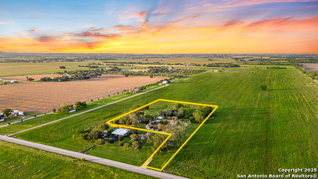 Listing photo id 34 for 2803 Haeckerville