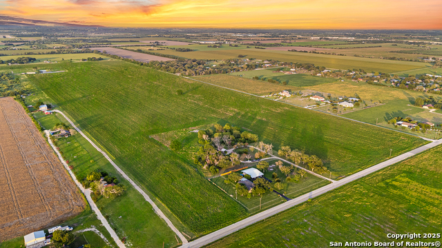 Listing photo id 37 for 2803 Haeckerville