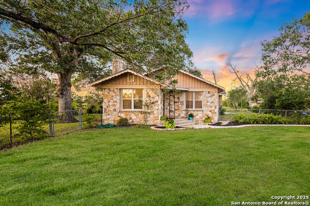 Listing photo id 2 for 2803 Haeckerville