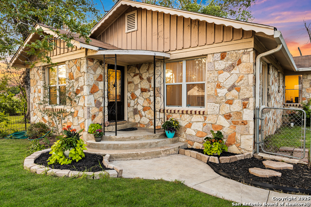 Listing photo id 3 for 2803 Haeckerville