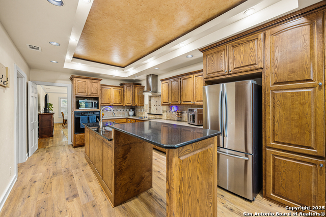 Listing photo id 5 for 2803 Haeckerville