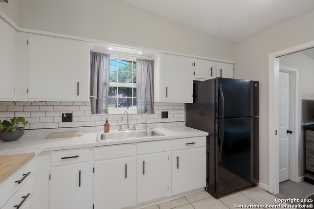 Image 7 of 20 For 4914 Neer Ave