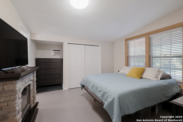 Image 8 of 20 For 4914 Neer Ave