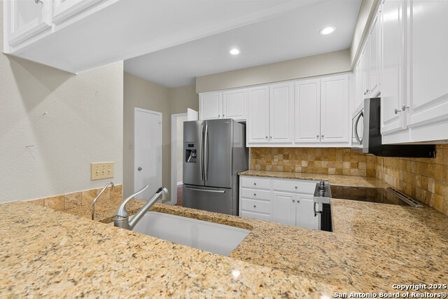 Image 13 of 39 For 1 Kensington Ct
