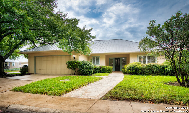 Image 2 of 39 For 1 Kensington Ct