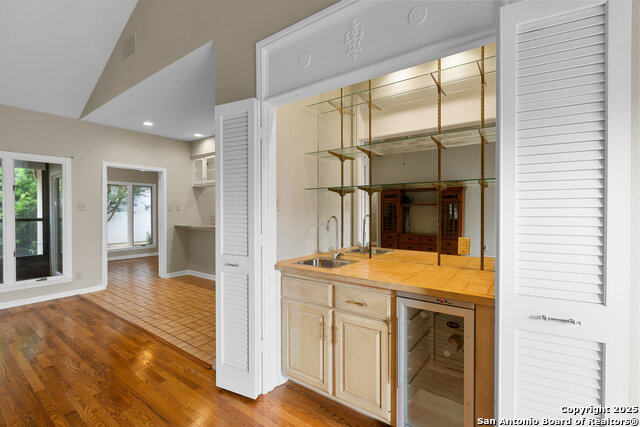 Image 21 of 39 For 1 Kensington Ct
