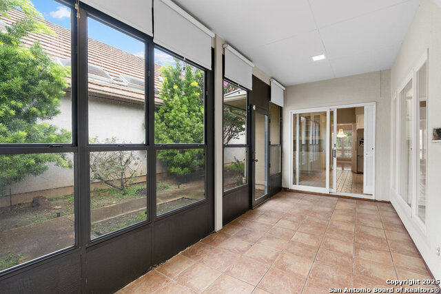 Image 22 of 39 For 1 Kensington Ct