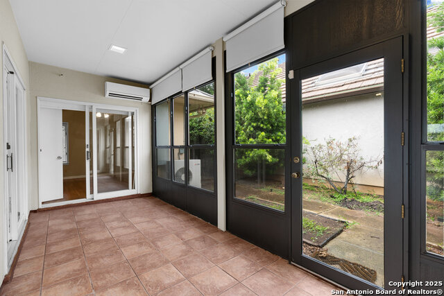 Image 23 of 39 For 1 Kensington Ct