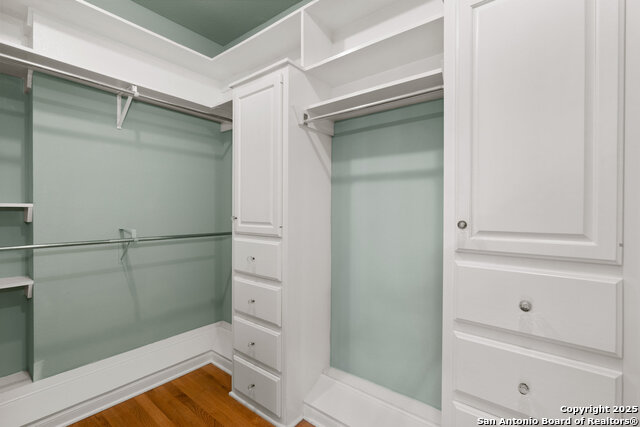 Image 28 of 39 For 1 Kensington Ct