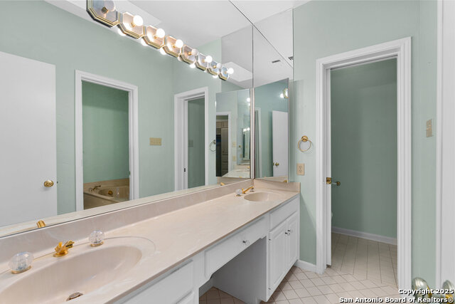 Image 29 of 39 For 1 Kensington Ct