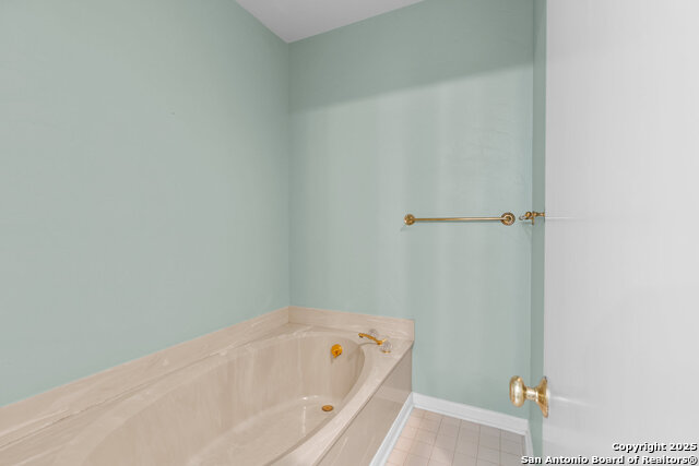 Image 30 of 39 For 1 Kensington Ct