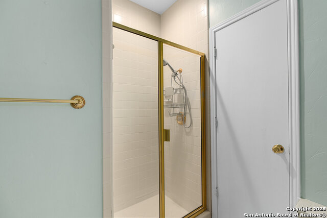 Image 31 of 39 For 1 Kensington Ct