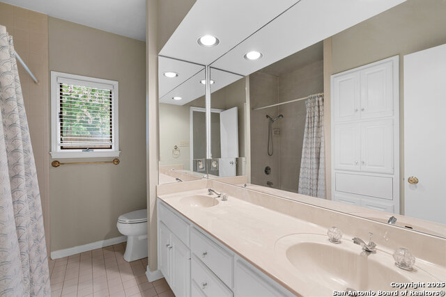 Image 35 of 39 For 1 Kensington Ct
