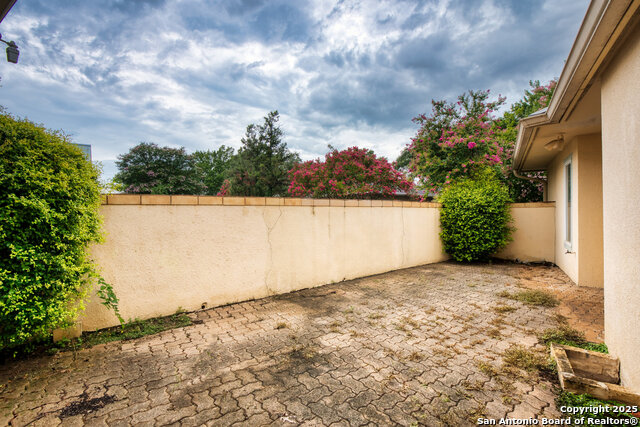 Image 38 of 39 For 1 Kensington Ct