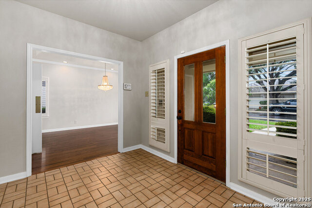 Image 4 of 39 For 1 Kensington Ct