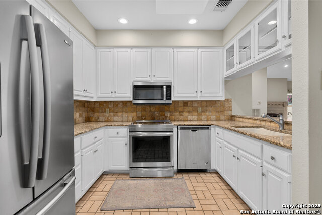 Image 8 of 39 For 1 Kensington Ct
