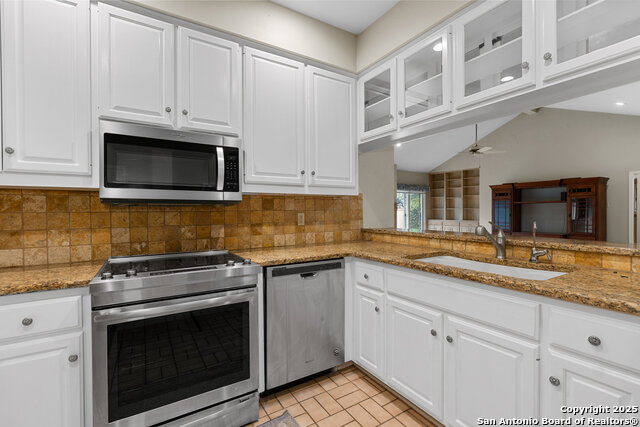 Image 9 of 39 For 1 Kensington Ct
