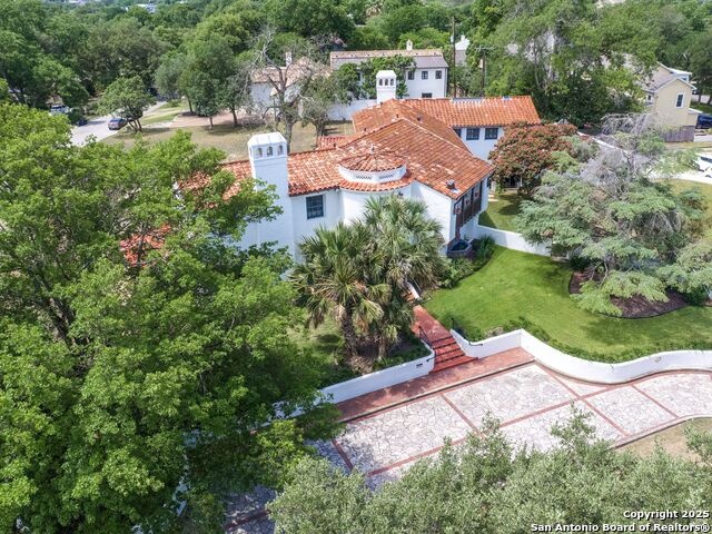 Listing photo id 9 for 204 Zambrano