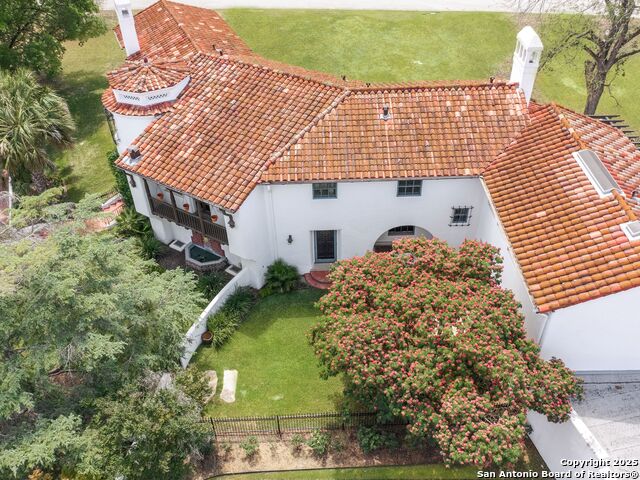 Listing photo id 10 for 204 Zambrano