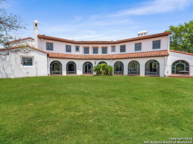Listing photo id 16 for 204 Zambrano