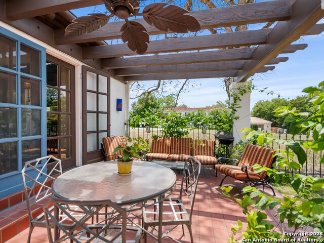 Listing photo id 18 for 204 Zambrano