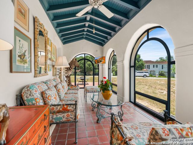 Listing photo id 21 for 204 Zambrano