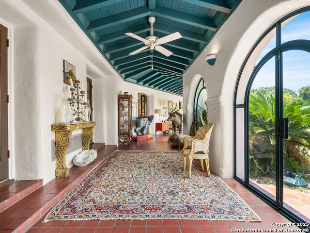 Listing photo id 22 for 204 Zambrano