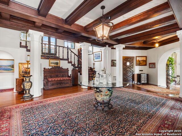 Listing photo id 28 for 204 Zambrano