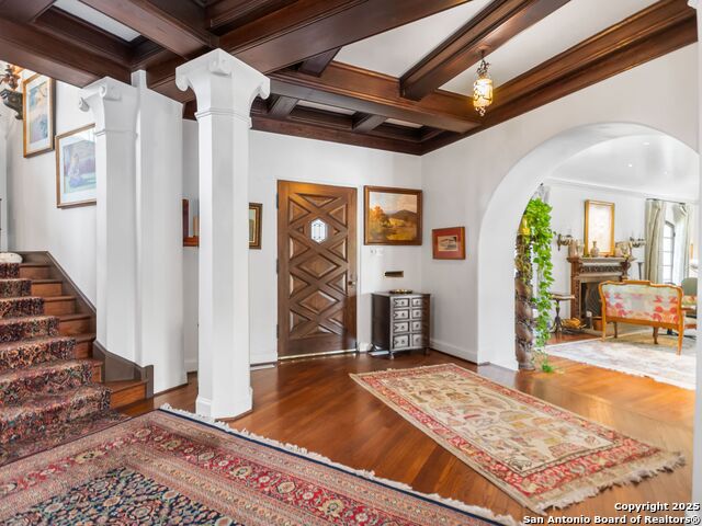 Listing photo id 29 for 204 Zambrano