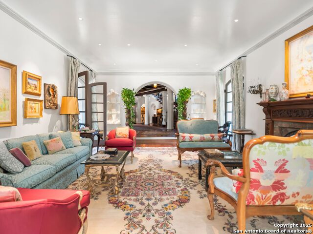 Listing photo id 30 for 204 Zambrano