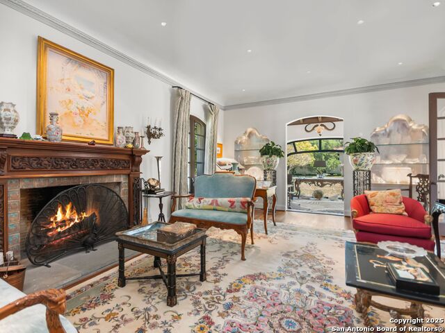 Listing photo id 31 for 204 Zambrano
