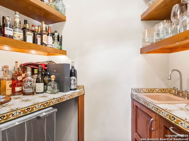 Listing photo id 37 for 204 Zambrano