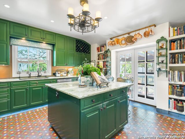 Listing photo id 38 for 204 Zambrano