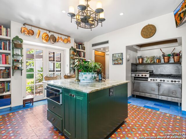 Listing photo id 41 for 204 Zambrano