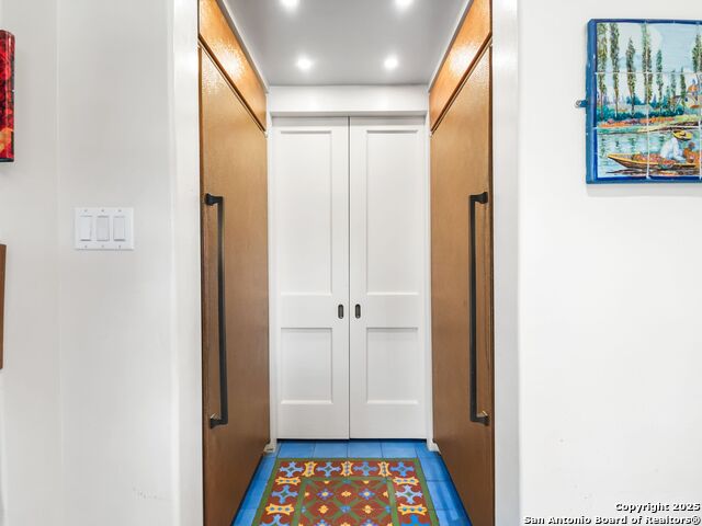Listing photo id 43 for 204 Zambrano