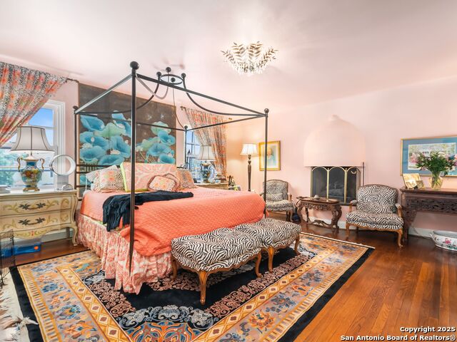 Listing photo id 46 for 204 Zambrano