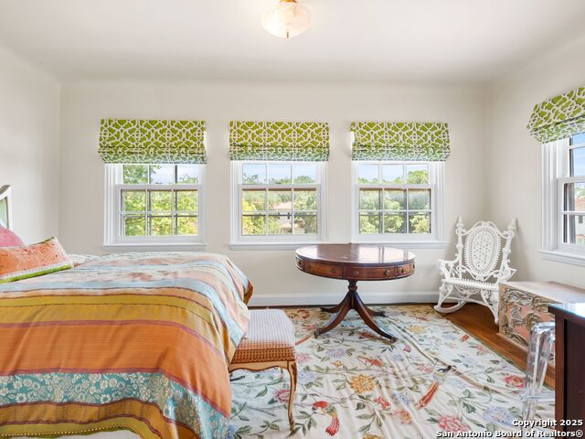 Listing photo id 53 for 204 Zambrano