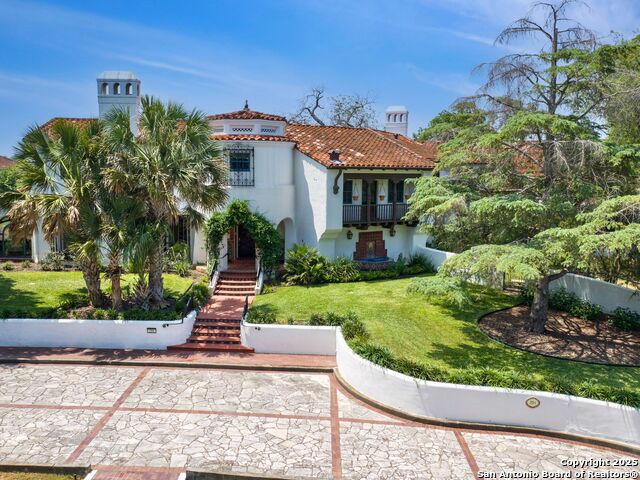 Listing photo id 54 for 204 Zambrano