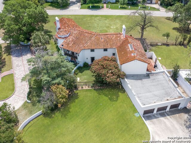 Listing photo id 4 for 204 Zambrano