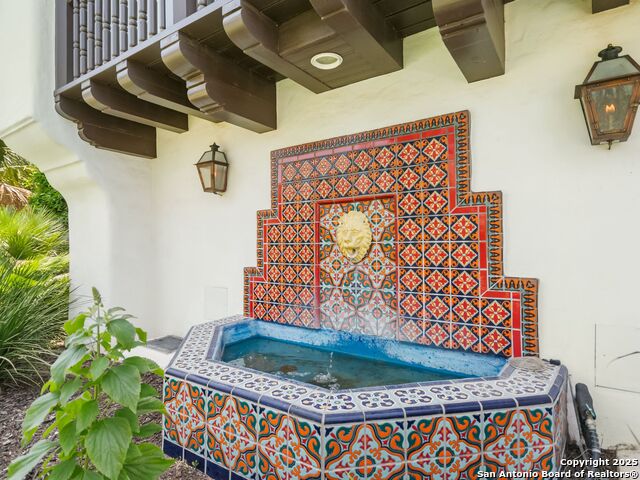 Listing photo id 5 for 204 Zambrano