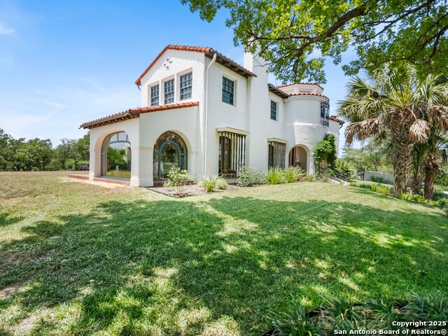 Listing photo id 6 for 204 Zambrano