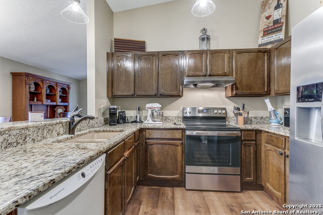 Listing photo id 10 for 1406 Aylsbury