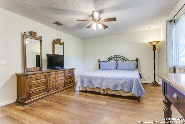 Listing photo id 12 for 1406 Aylsbury
