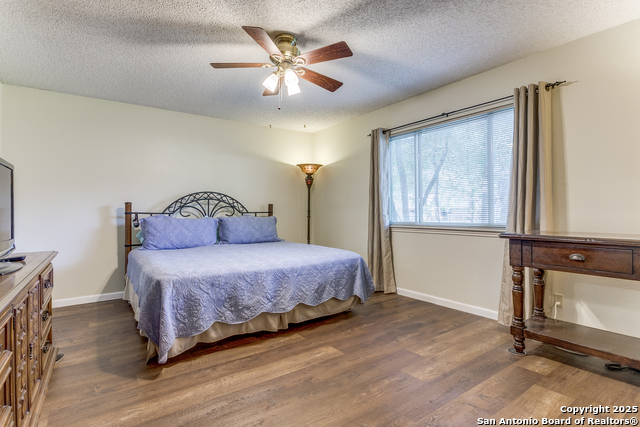 Listing photo id 13 for 1406 Aylsbury