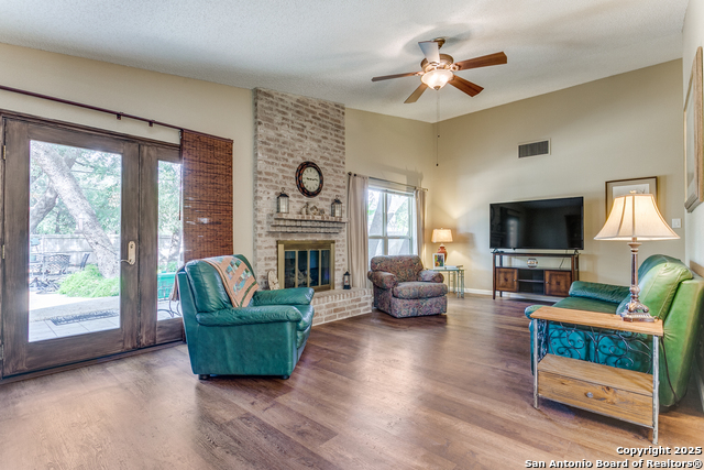 Listing photo id 1 for 1406 Aylsbury