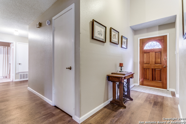 Listing photo id 3 for 1406 Aylsbury