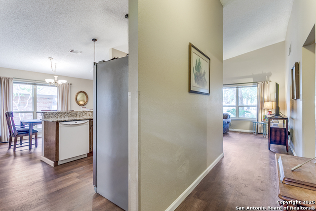 Listing photo id 4 for 1406 Aylsbury