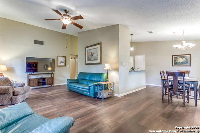 Listing photo id 5 for 1406 Aylsbury