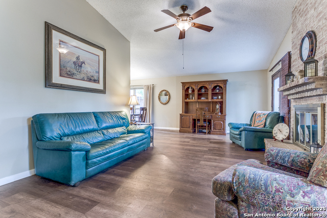 Listing photo id 6 for 1406 Aylsbury