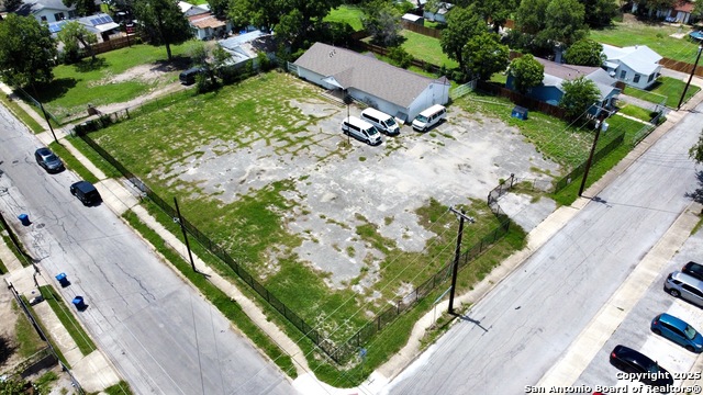 Listing photo id 4 for 507 Mayfield